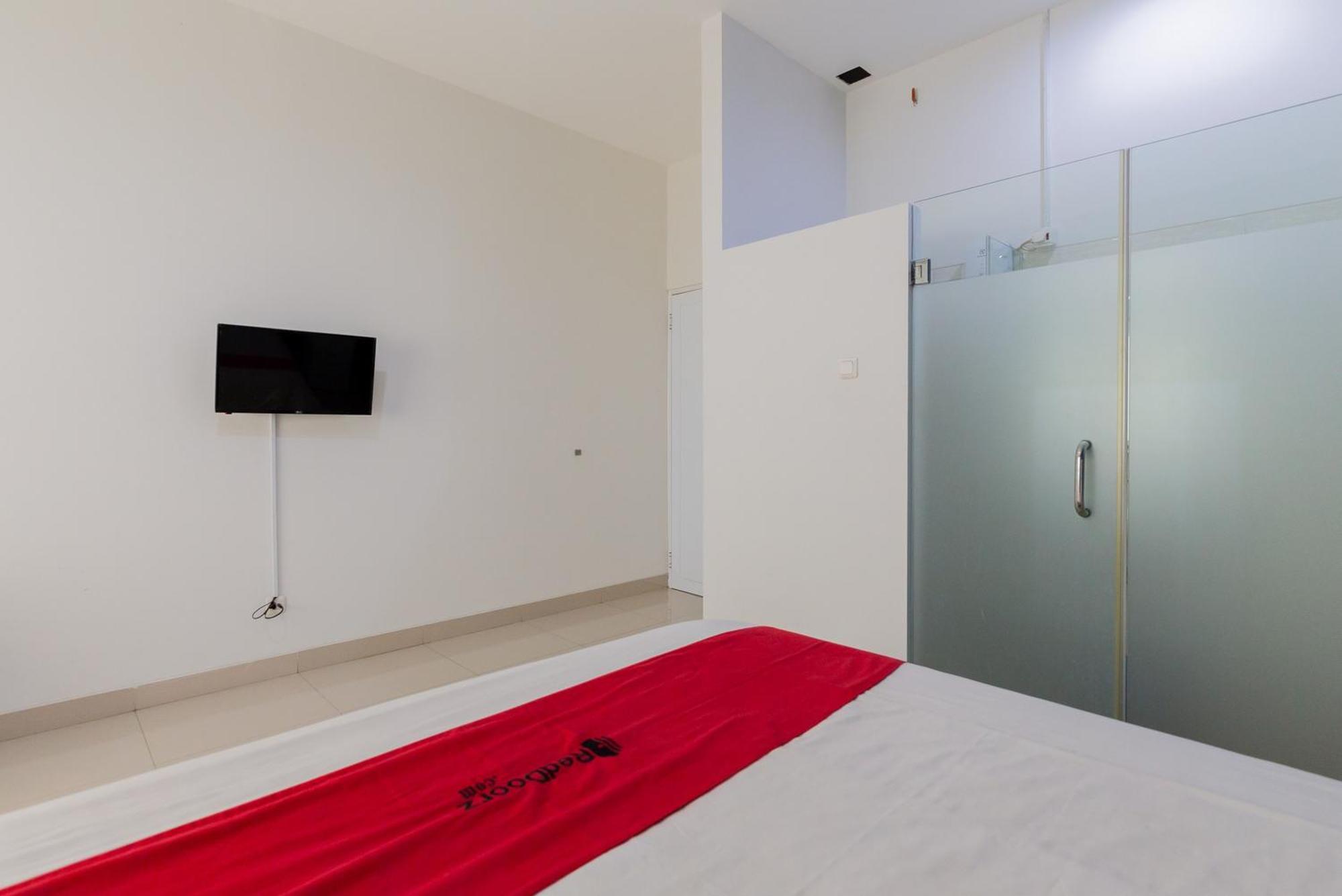 Reddoorz Plus Near Living Plaza Jababeka Hotel Cikarang Kültér fotó