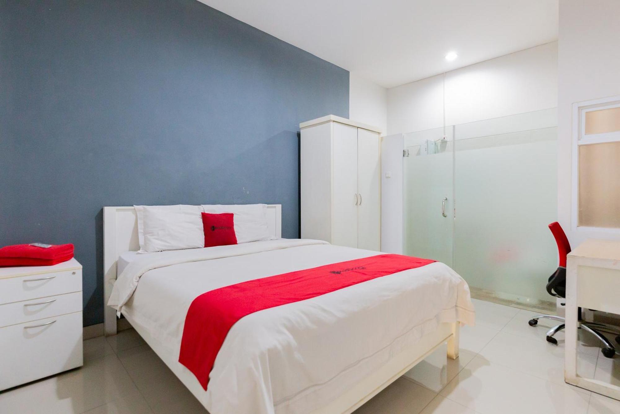 Reddoorz Plus Near Living Plaza Jababeka Hotel Cikarang Kültér fotó