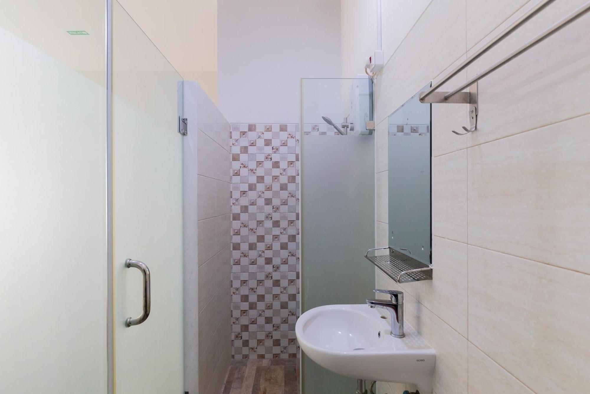 Reddoorz Plus Near Living Plaza Jababeka Hotel Cikarang Kültér fotó